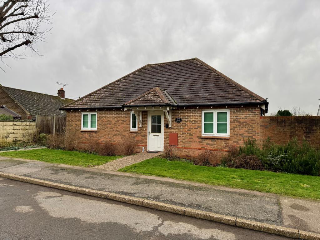 Lot: 120 - TWO-BEDROOM DETACHED BUNGALOW WITH GARAGE - Front of property